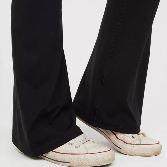 NWOT Aerie Crossover Black Flare Leggings - Picture 4 of 8